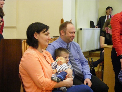 Mindig, öröm, amikor először elhozzák újszülött gyermeküket szülei az Úr házába!